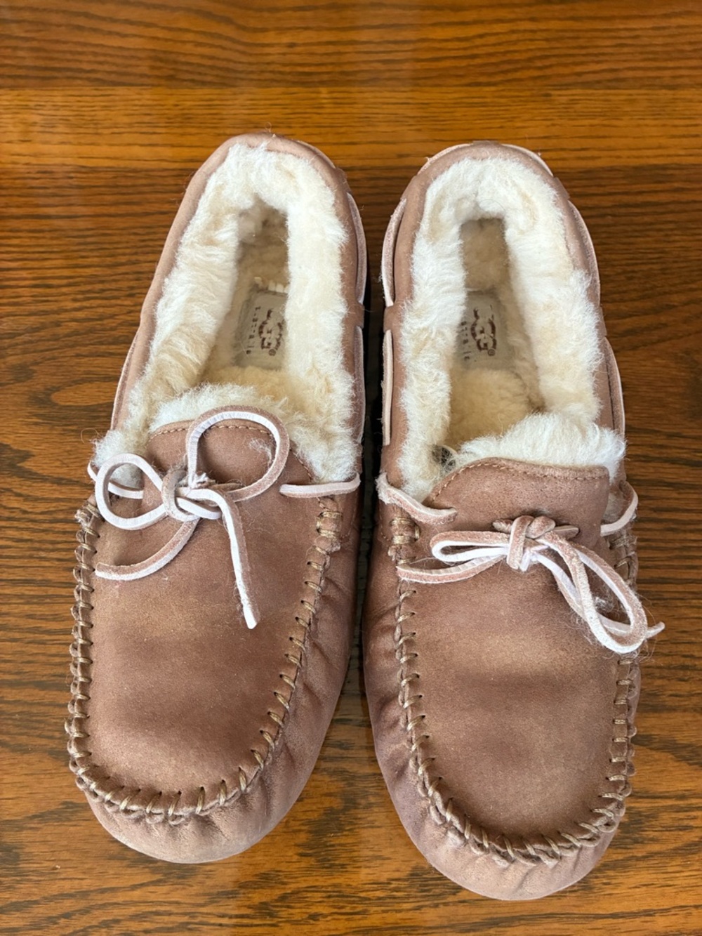 UGG Australia Dakota Moccasin Slippers Women’s Size 8